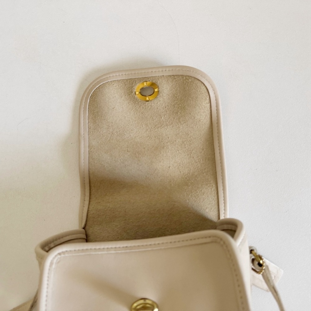 Vintage Coach Emmie Crossbody Pouch Bag 9018 Leather Cream 90s USA Classic Small - Picture 8 of 10